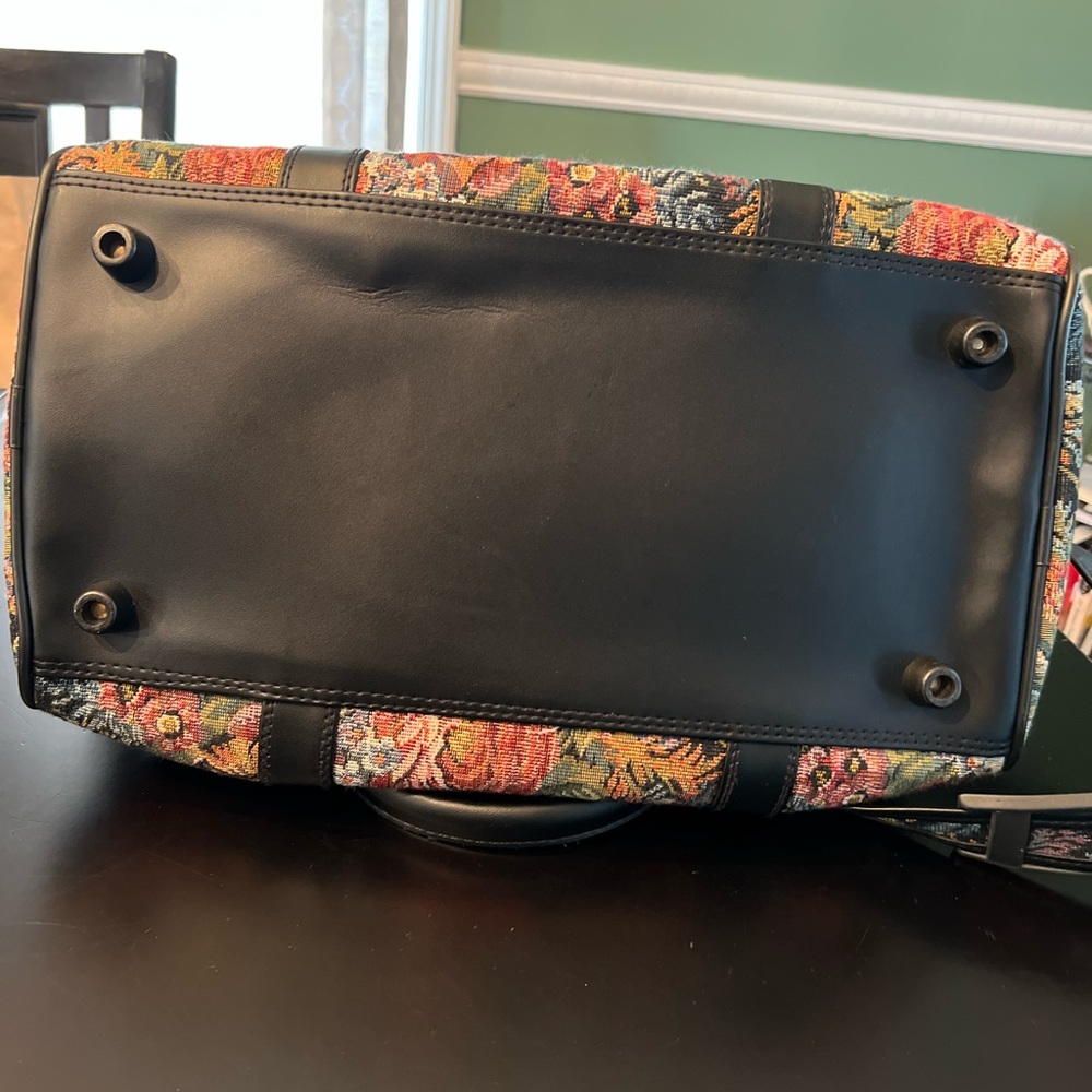 Medium size tapestry luggage, carry-on with strap never used  some wear - Picture 14 of 15